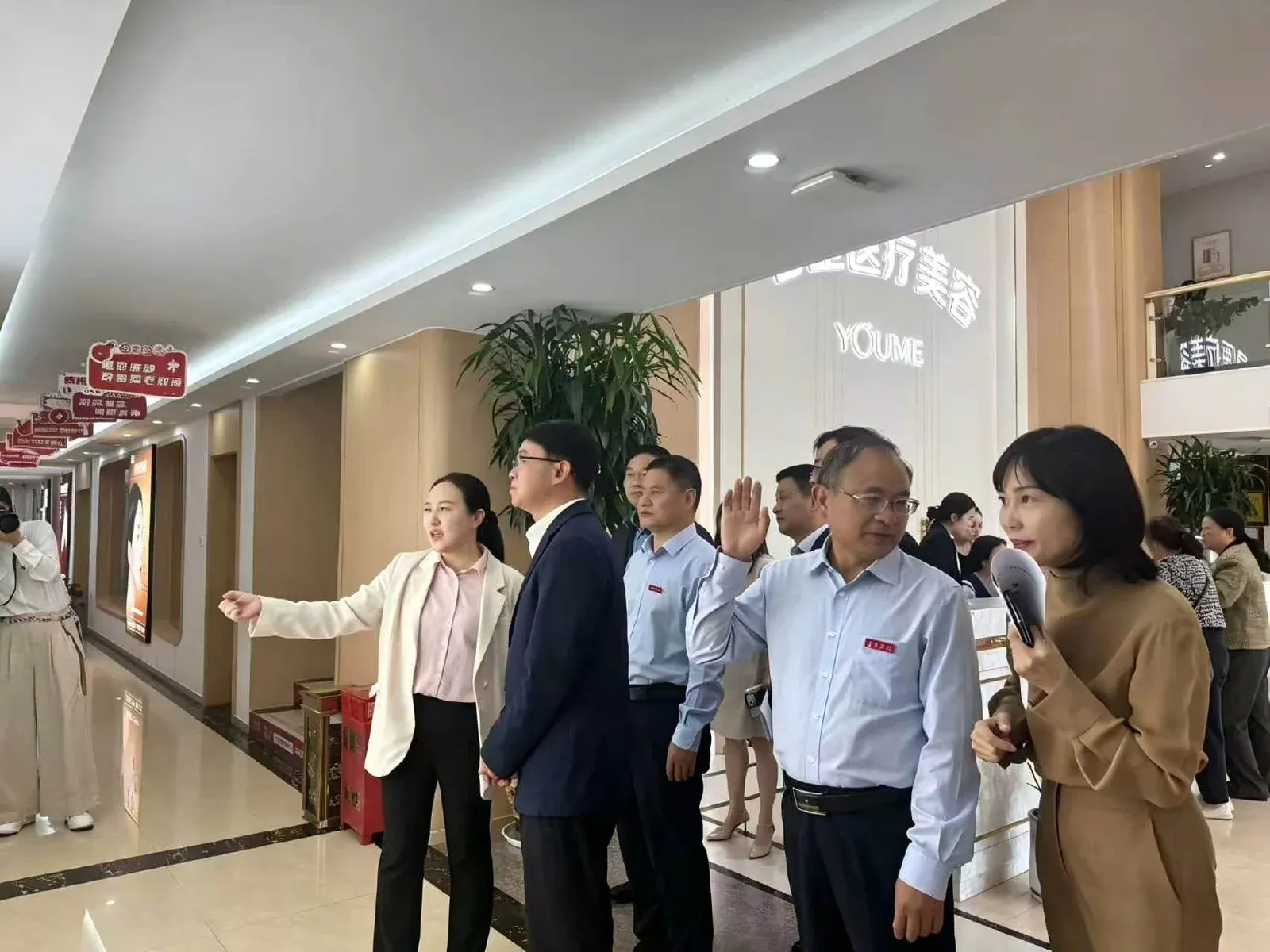 省领导调研宜春名星医疗美容现场(三)